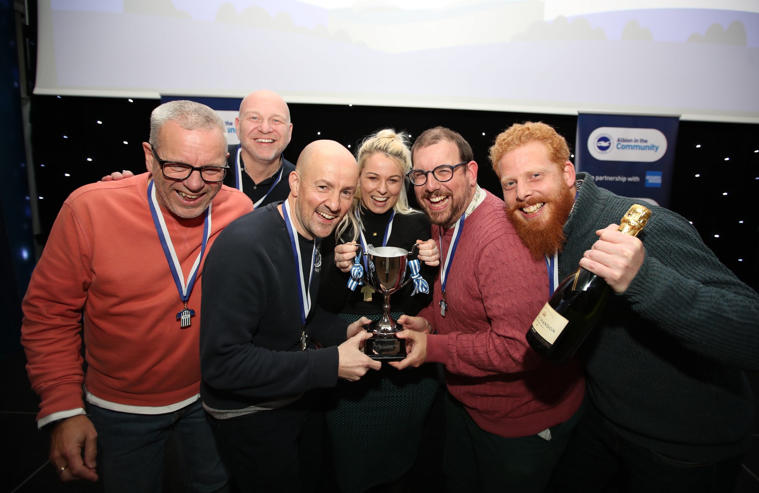 Albion Quiz winning team celebrating