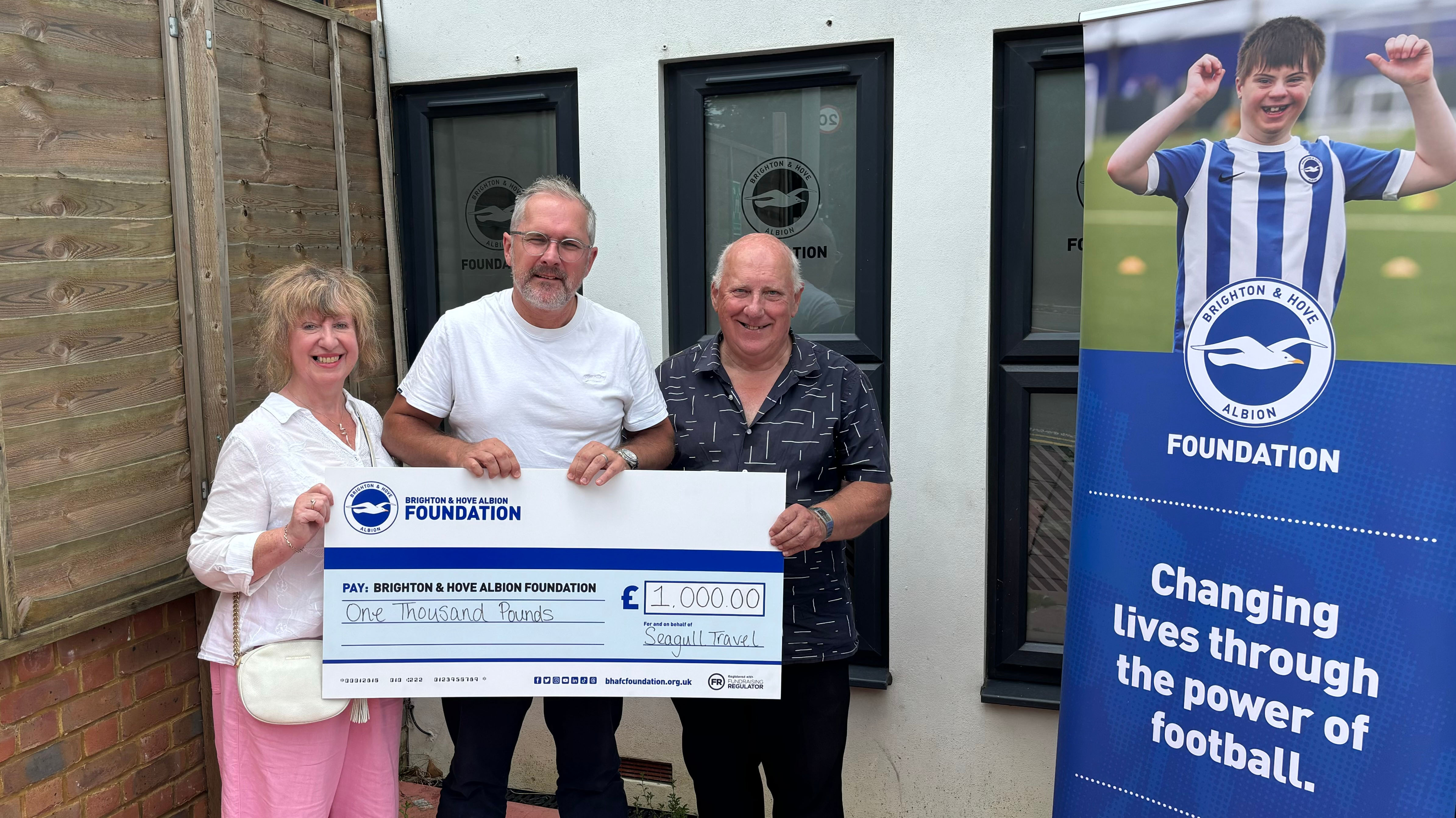 Seagull Travel collect £1,000 for the Foundation